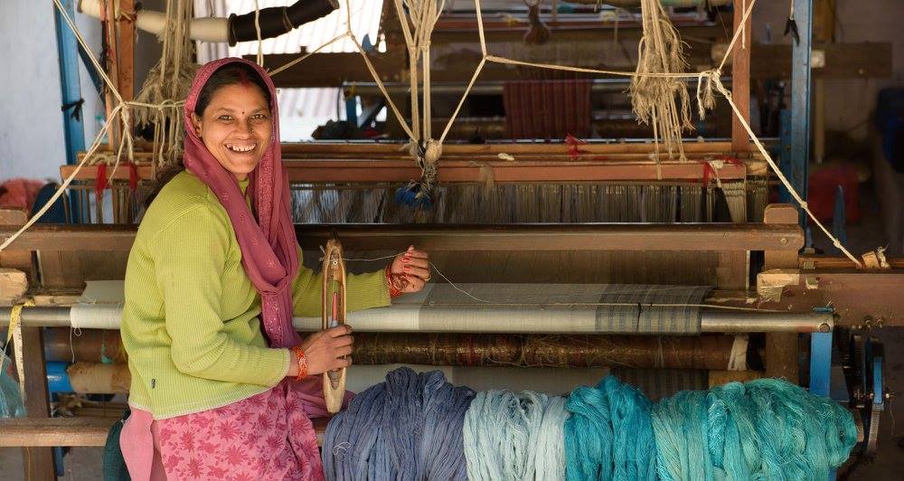 handgemaakte shawls met een verhaal van KARIGAR